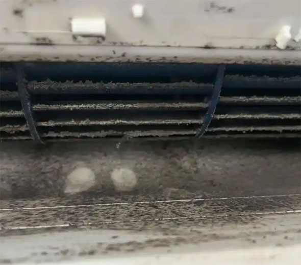 山海关空调吹的风有股烧焦味是怎么回事